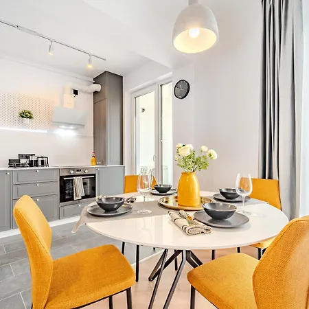 Smart - Gloria Avenue - By Openhouse Apartment