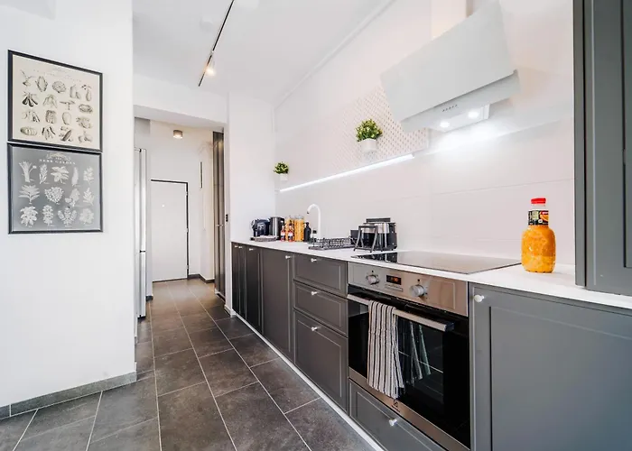 Smart - Gloria Avenue - By Openhouse Apartment *